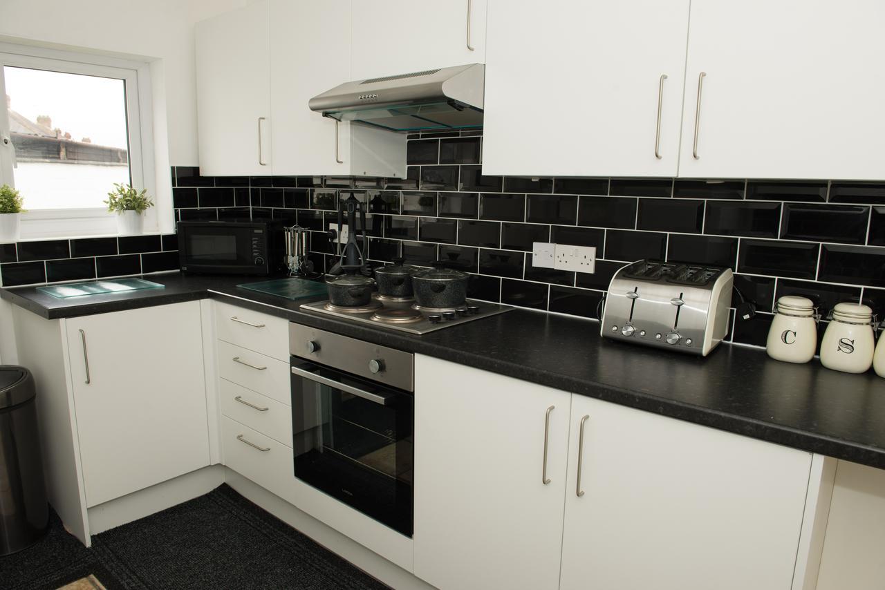 Arma Short Stays 122 - Spacious 3 Bed Oxford House Sleeps 5- FREE PARKNG For 2 Vehicles - Large Garden Exterior foto